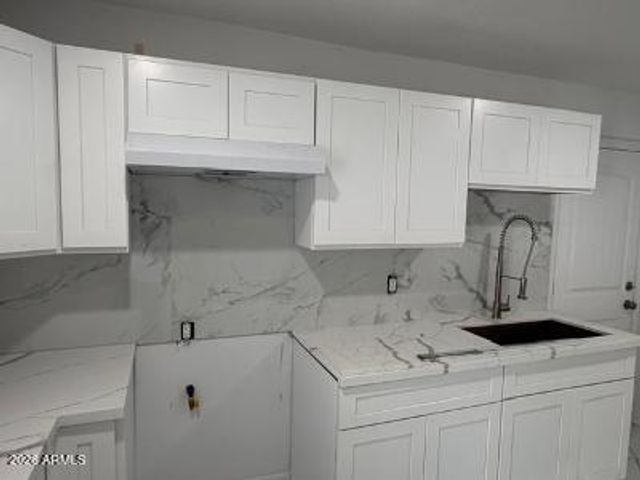 2714 N 40TH Avenue, Phoenix, AZ 85009