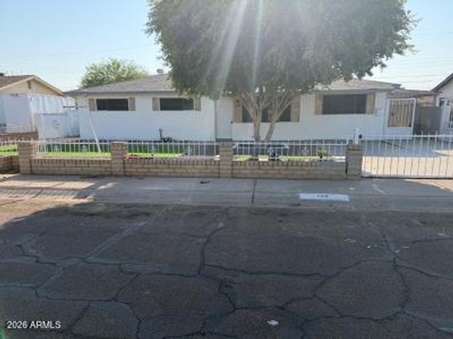 2714 N 40TH Avenue, Phoenix, AZ 85009