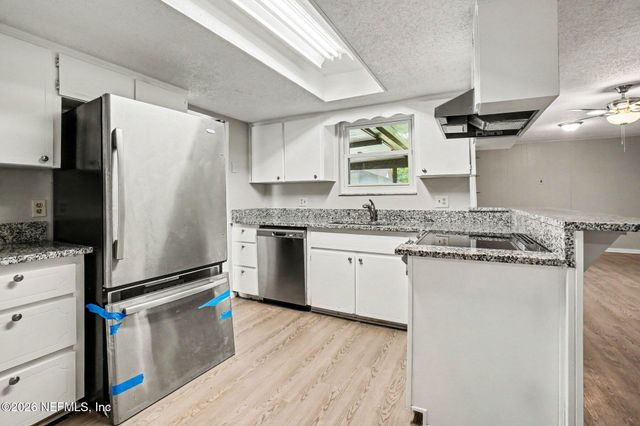 11427 YELLOW TAIL Court, Jacksonville, FL 32218