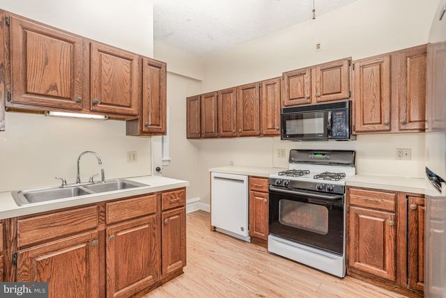 354 E CHESTNUT ST, Lancaster, PA 17602