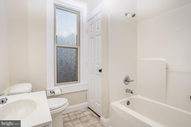 354 E CHESTNUT ST, Lancaster, PA 17602