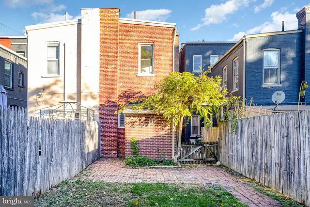 354 E CHESTNUT ST, Lancaster, PA 17602