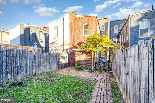 354 E CHESTNUT ST, Lancaster, PA 17602