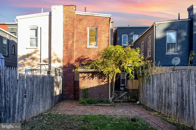 354 E CHESTNUT ST, Lancaster, PA 17602