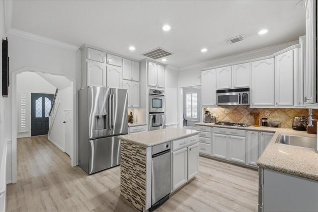 4704 Broadmoor Drive, League City, TX 77573