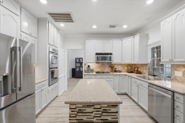 4704 Broadmoor Drive, League City, TX 77573