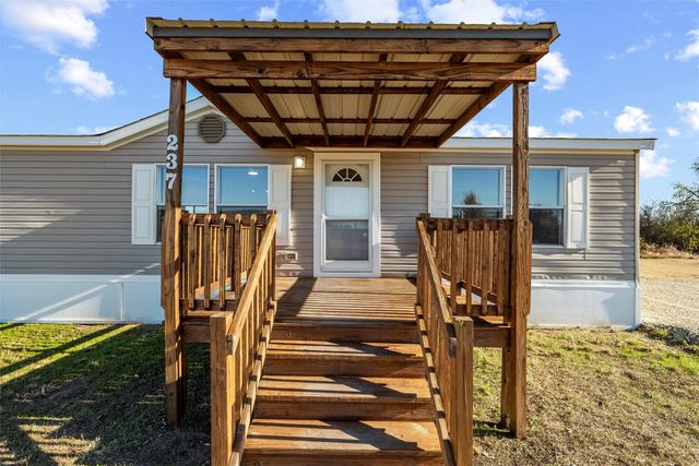 237 Quarterhorse Road, Waxahachie, TX 75165