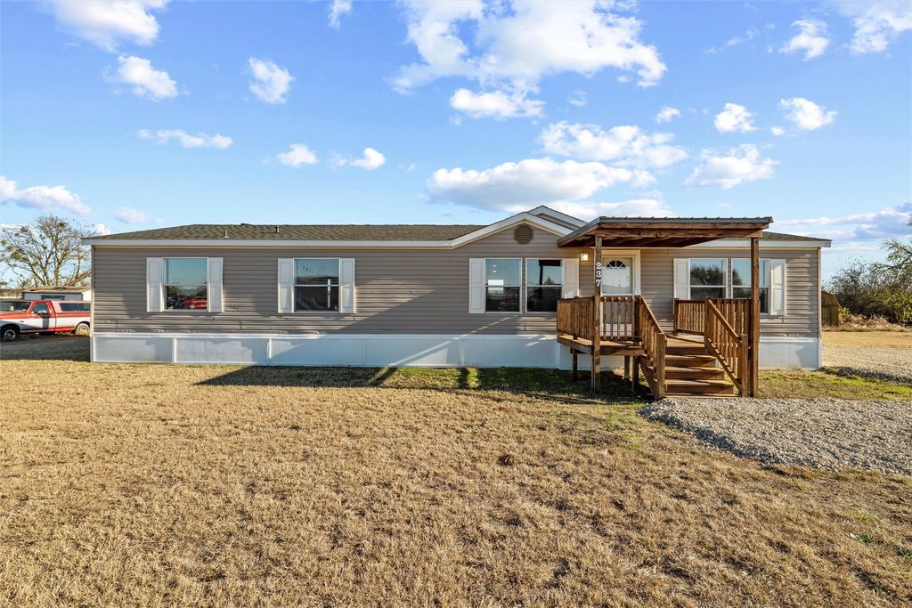 237 Quarterhorse Road, Waxahachie, TX 75165