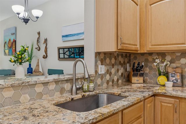 11133 KAPOK GRAND CIRCLE, Madeira Beach, FL 33708