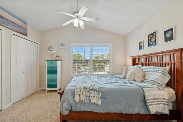 11133 KAPOK GRAND CIRCLE, Madeira Beach, FL 33708