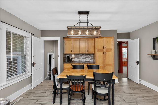 200 E 9th Street, Pella, IA 50219