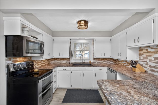 200 E 9th Street, Pella, IA 50219