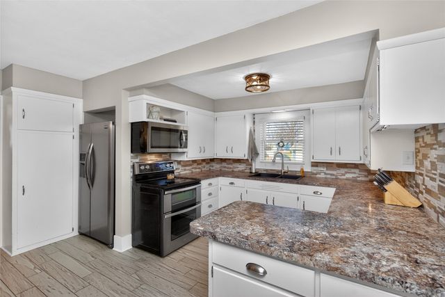 200 E 9th Street, Pella, IA 50219