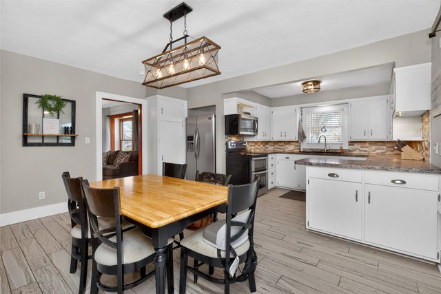 200 E 9th Street, Pella, IA 50219