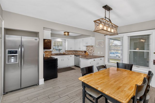 200 E 9th Street, Pella, IA 50219