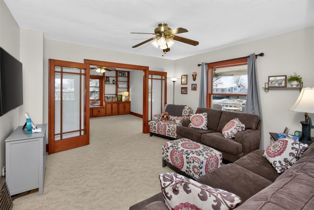 200 E 9th Street, Pella, IA 50219