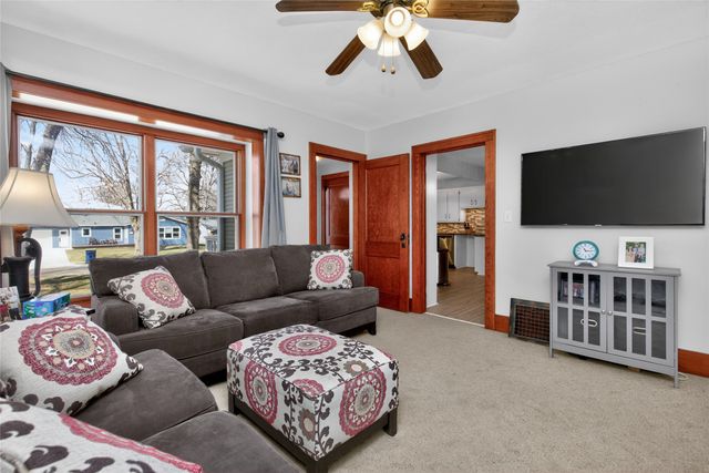 200 E 9th Street, Pella, IA 50219