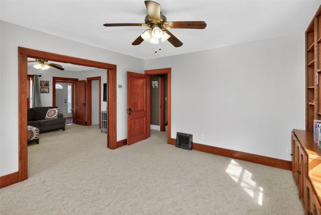 200 E 9th Street, Pella, IA 50219