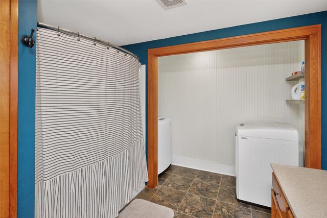 200 E 9th Street, Pella, IA 50219