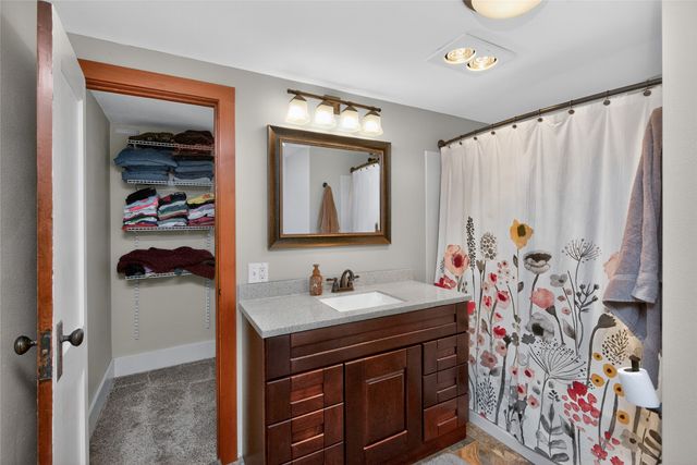 200 E 9th Street, Pella, IA 50219