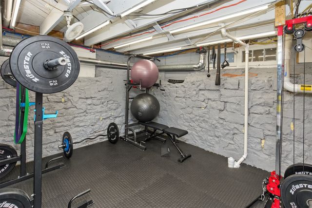 200 E 9th Street, Pella, IA 50219