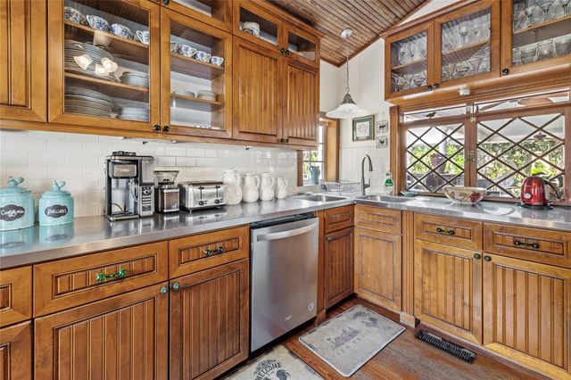 442 E 3RD AVENUE, Mount Dora, FL 32757