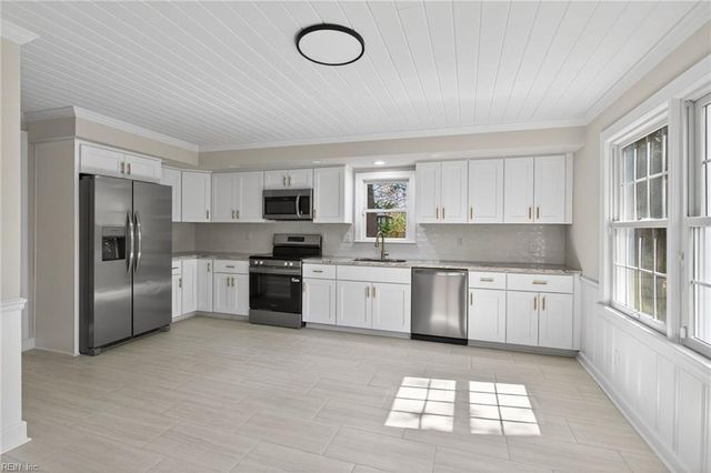 909 Howard PL, Suffolk, VA 23434