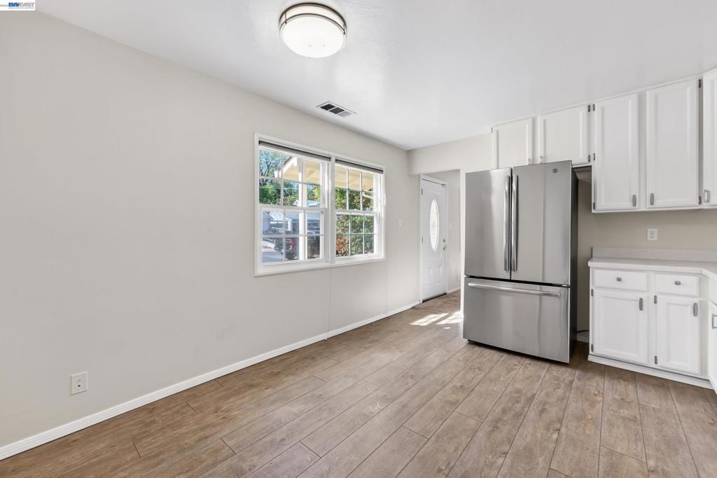 Image 10 of property listing at 4225 Sherwood Ct, Concord, CA 94521