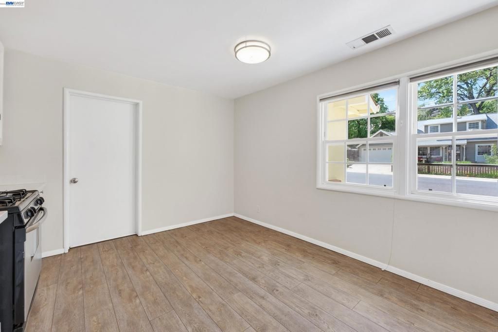 Image 12 of property listing at 4225 Sherwood Ct, Concord, CA 94521