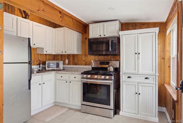 66 Chestnut Avenue, Setauket, NY 11733