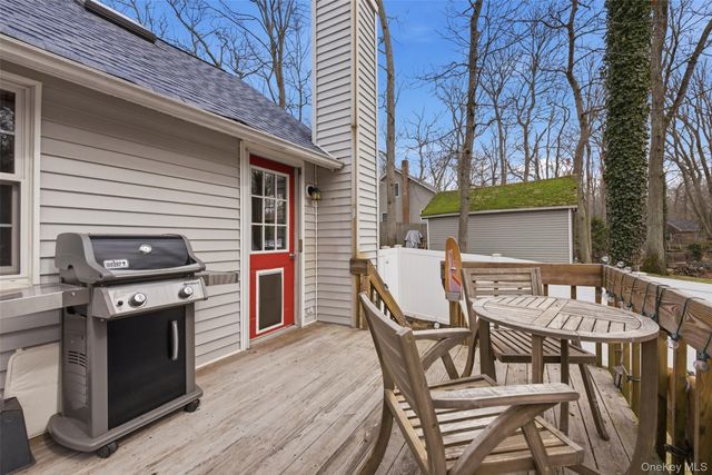 66 Chestnut Avenue, Setauket, NY 11733