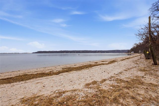 66 Chestnut Avenue, Setauket, NY 11733