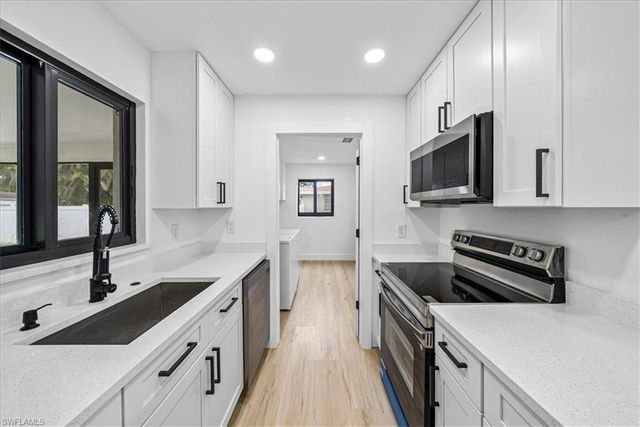 1242 Forsyth DR, North Fort Myers, FL 33903