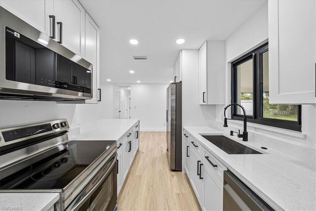 1242 Forsyth DR, North Fort Myers, FL 33903