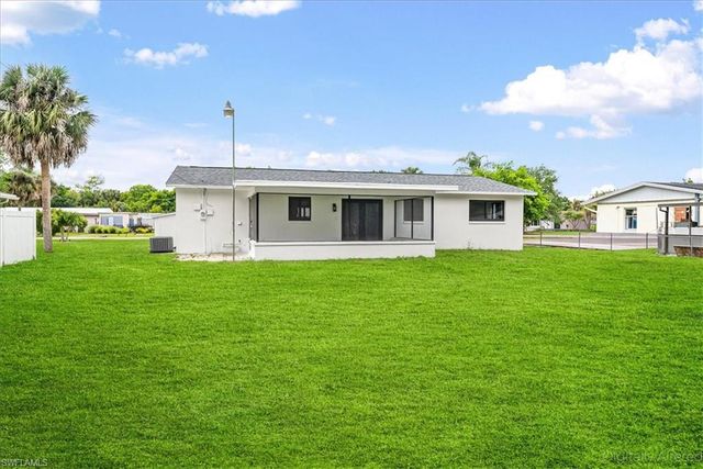 1242 Forsyth DR, North Fort Myers, FL 33903