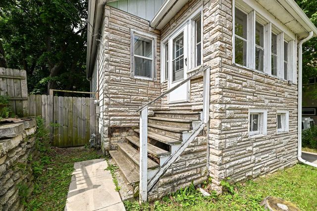 1721 Spring PLACE, Racine, WI 53404