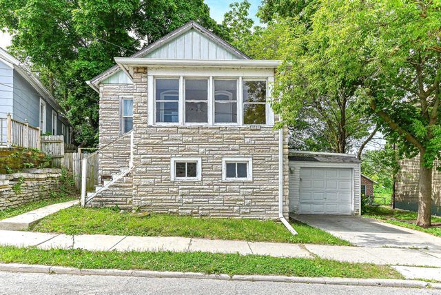 1721 Spring PLACE, Racine, WI 53404