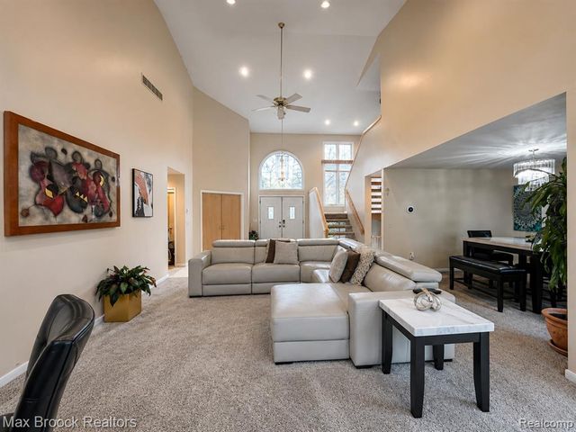 5199 Shenandoah Court, West Bloomfield, MI 48323