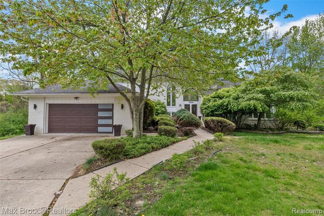 5199 Shenandoah Court, West Bloomfield, MI 48323