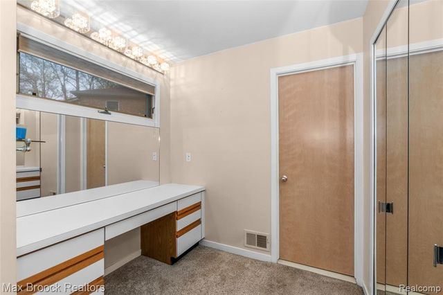 5199 Shenandoah Court, West Bloomfield, MI 48323