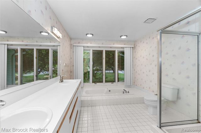 5199 Shenandoah Court, West Bloomfield, MI 48323