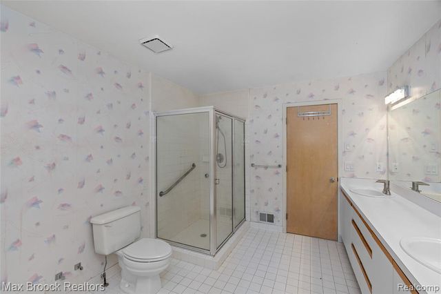 5199 Shenandoah Court, West Bloomfield, MI 48323