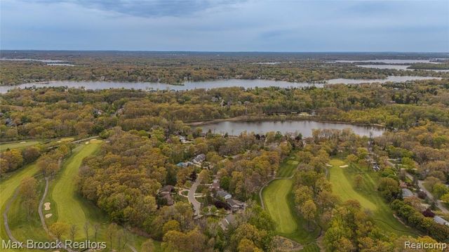5199 Shenandoah Court, West Bloomfield, MI 48323