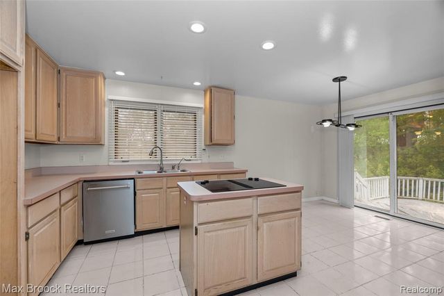 5199 Shenandoah Court, West Bloomfield, MI 48323