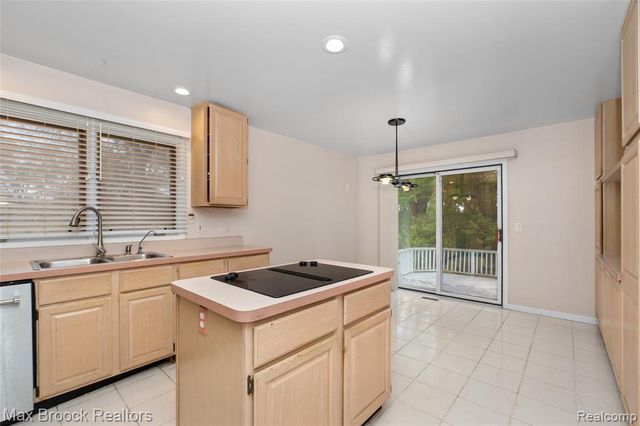 5199 Shenandoah Court, West Bloomfield, MI 48323