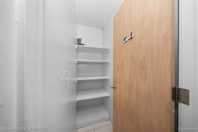 5199 Shenandoah Court, West Bloomfield, MI 48323