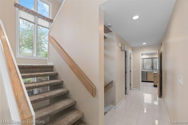 5199 Shenandoah Court, West Bloomfield, MI 48323