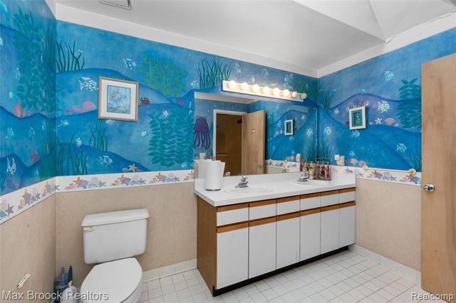5199 Shenandoah Court, West Bloomfield, MI 48323