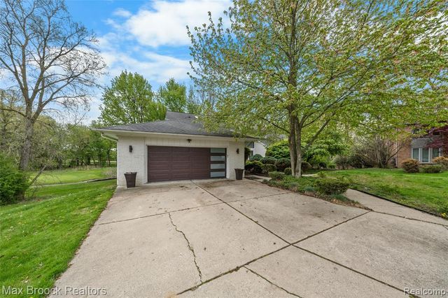 5199 Shenandoah Court, West Bloomfield, MI 48323