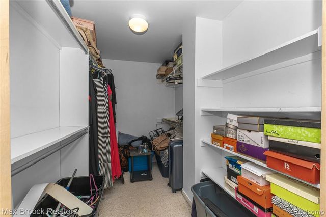 5199 Shenandoah Court, West Bloomfield, MI 48323